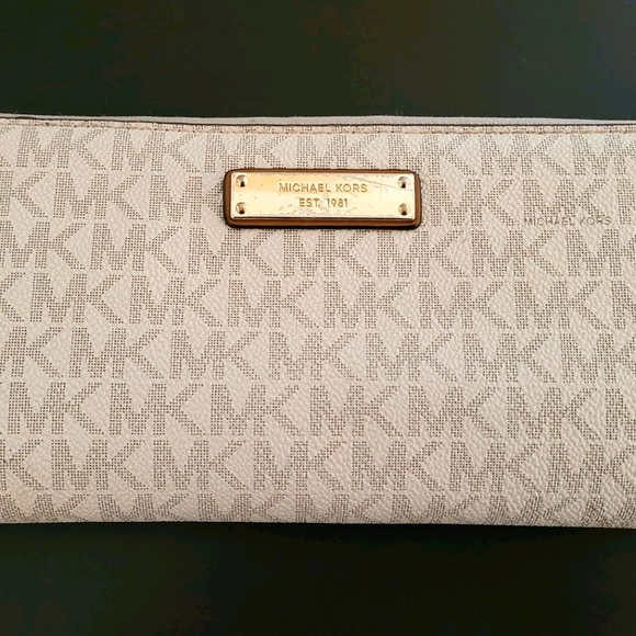 Michael Kors Handbags - Michael Kors monogrammed wallet